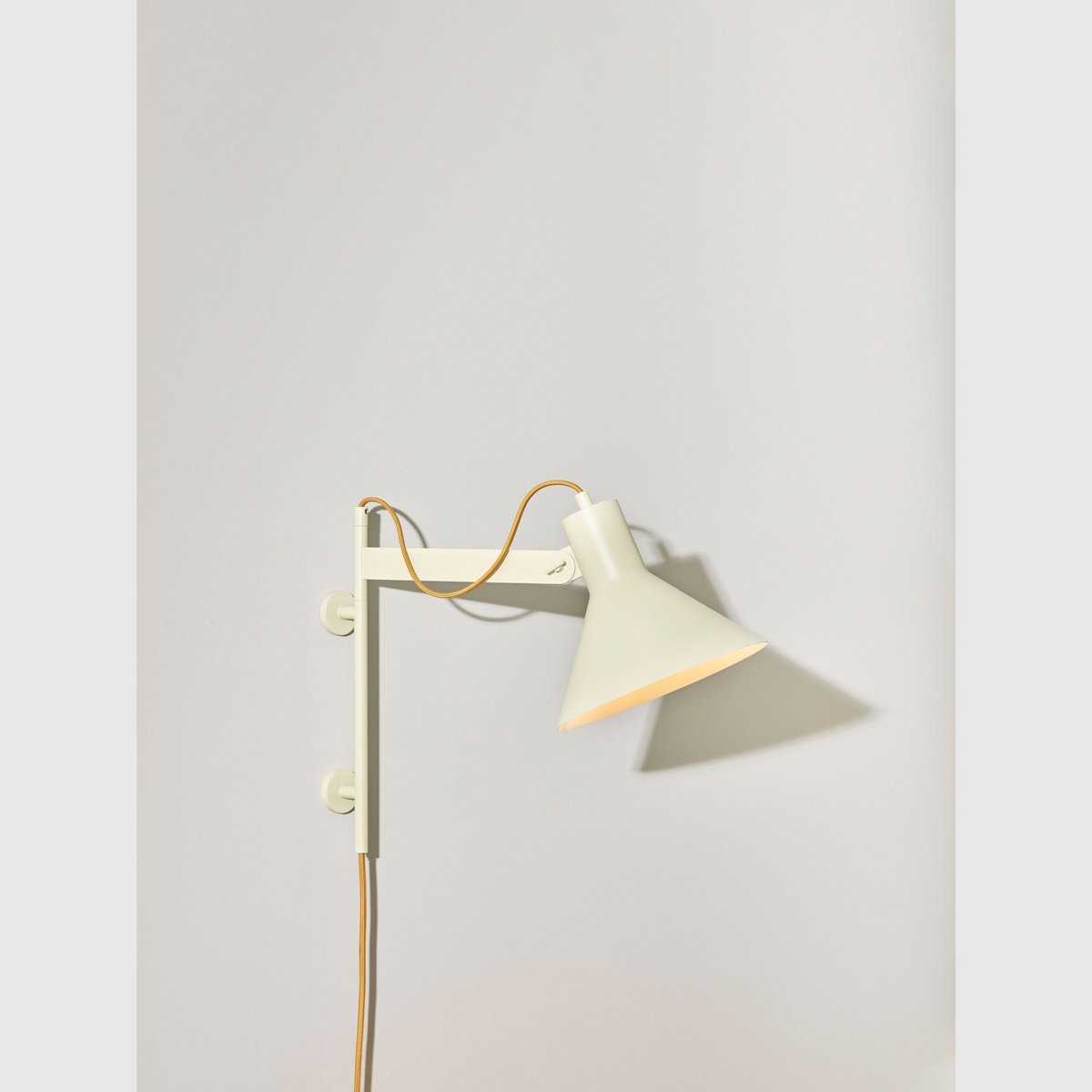 Høbsch Studio Wall Lamp - lys grøn/orange
